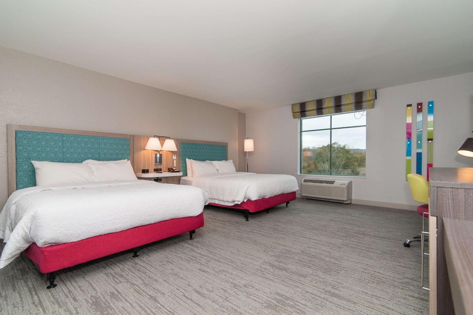 Queen Room Two Queen Beds Roll Shower Mobility Hearing Access or Non-Smoking,1551499273:JPEG